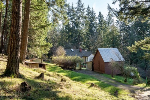 1183-1193 Hillgrove Rd, North Saanich, BC 