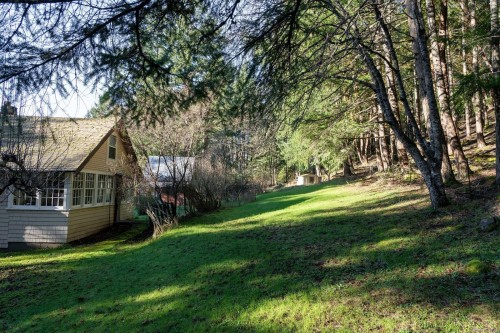 1183-1193 Hillgrove Rd, North Saanich, BC 