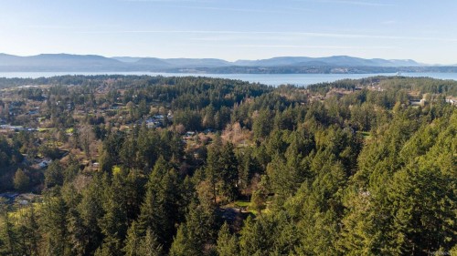 1183-1193 Hillgrove Rd, North Saanich, BC 