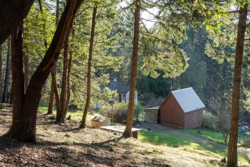 1183-1193 Hillgrove Rd, North Saanich, BC 