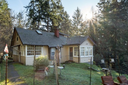 1183-1193 Hillgrove Rd, North Saanich, BC 