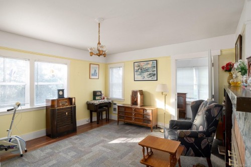 1183-1193 Hillgrove Rd, North Saanich, BC 