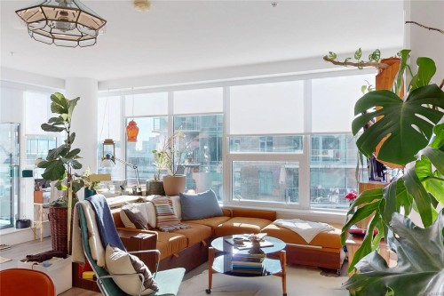 1108-777 Herald St, Victoria, BC - Indoor Photo Showing Living Room