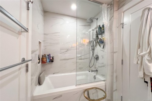 1108-777 Herald St, Victoria, BC - Indoor Photo Showing Bathroom