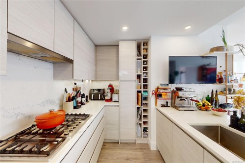 1108-777 Herald St, Victoria, BC - Indoor Photo Showing Kitchen