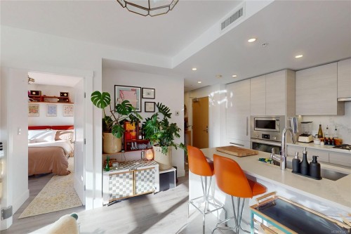 1108-777 Herald St, Victoria, BC - Indoor Photo Showing Kitchen