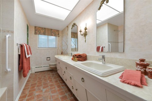 4911 Sea Ridge Dr, Saanich, BC 