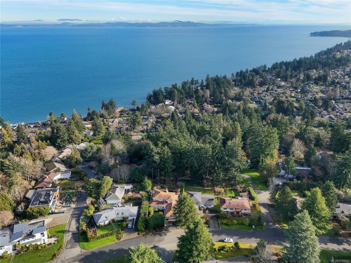 4911 Sea Ridge Dr, Saanich, BC 