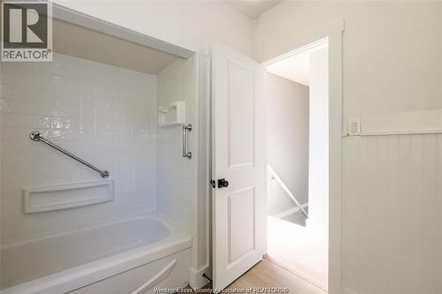 4641 Malden Road, Windsor, ON - Indoor Photo Showing Bathroom