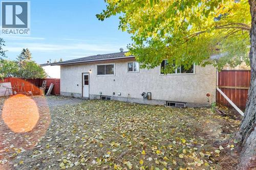 48 Halladay Avenue, Red Deer, AB - Outdoor