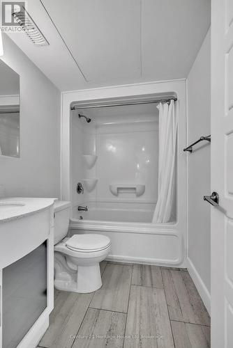 303 - 34 Brock Street, Woodstock (Woodstock - South), ON - Indoor Photo Showing Bathroom