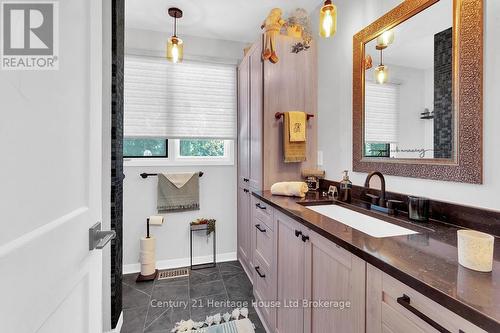 841 2Nd Concession Road, Norfolk, ON - Indoor Photo Showing Bathroom