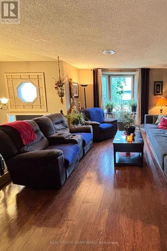 35 Bleeker Avenue, Quinte West, ON - Indoor Photo Showing Living Room