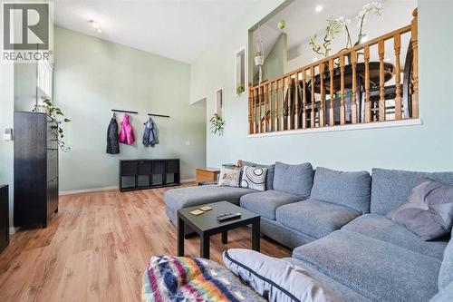 23, 1225 Railway Avenue, Canmore, AB - Indoor Photo Showing Living Room