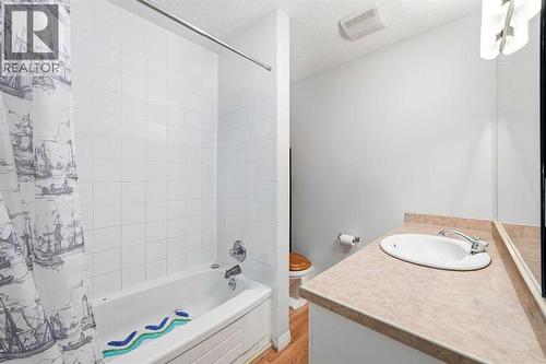 23, 1225 Railway Avenue, Canmore, AB - Indoor Photo Showing Bathroom