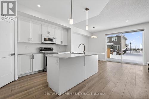 353 Buckthorn Drive, Kingston, ON - Indoor Photo Showing Kitchen With Upgraded Kitchen