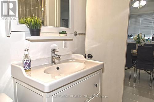 5177 Kitchener Street, Niagara Falls, ON - Indoor Photo Showing Bathroom