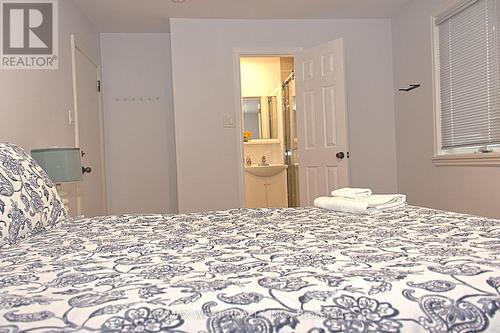 5177 Kitchener Street, Niagara Falls, ON - Indoor Photo Showing Bedroom