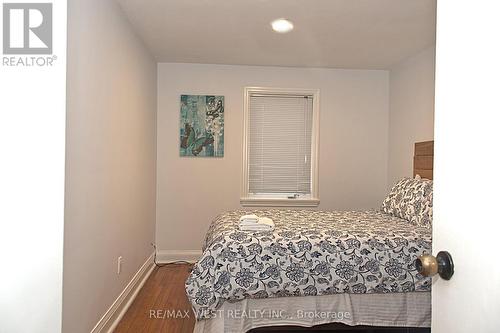 5177 Kitchener Street, Niagara Falls, ON - Indoor Photo Showing Bedroom