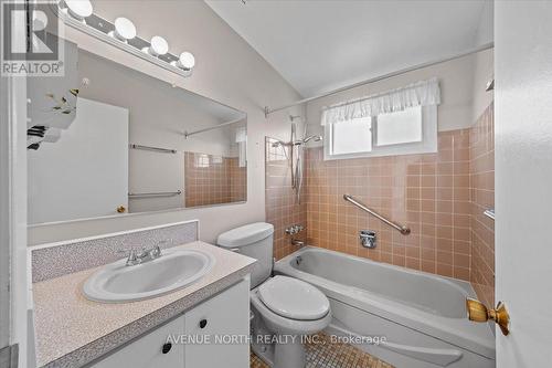 24 Parkmount Crescent, Ottawa, ON - Indoor Photo Showing Bathroom