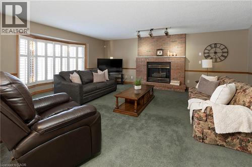 6005 Mountaingate Drive, Niagara Falls, ON - Indoor Photo Showing Living Room With Fireplace