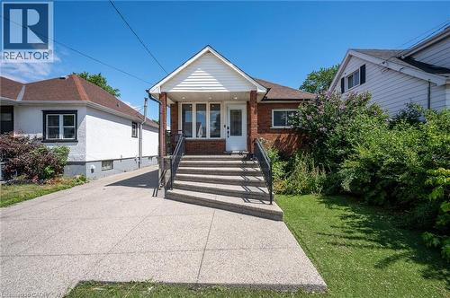 Bungalow-style home with brick siding and a front yard - 525 Britannia Avenue, Hamilton, ON - Outdoor
