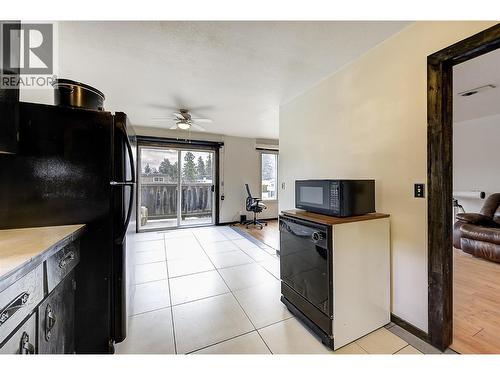 3340 Mcmillan Road, West Kelowna, BC - Indoor Photo Showing Kitchen