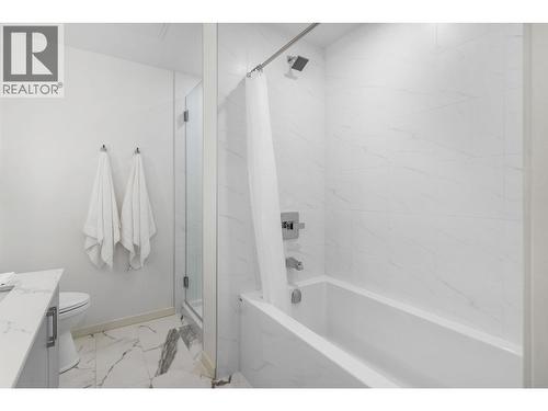 880 Saucier Avenue Unit# 207, Kelowna, BC - Indoor Photo Showing Bathroom