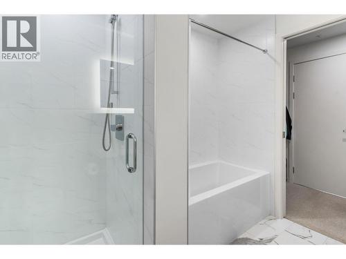 880 Saucier Avenue Unit# 207, Kelowna, BC - Indoor Photo Showing Bathroom