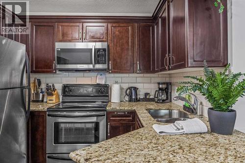 326 Rot. Ef, 901 Mountain Street, Canmore, AB - Indoor Photo Showing Kitchen With Double Sink