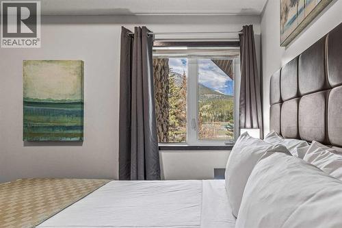 326 Rot. Ef, 901 Mountain Street, Canmore, AB - Indoor Photo Showing Bedroom