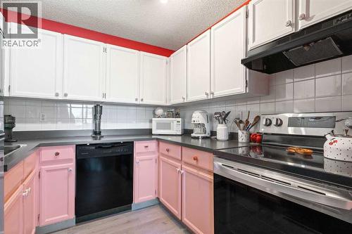 43, 200 Shawnessy Drive Sw, Calgary, AB - Indoor Photo Showing Kitchen