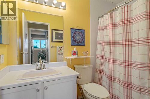 43, 200 Shawnessy Drive Sw, Calgary, AB - Indoor Photo Showing Bathroom