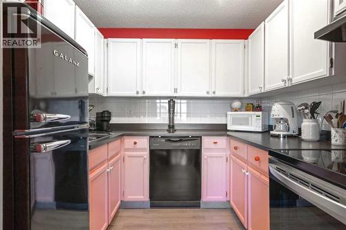 43, 200 Shawnessy Drive Sw, Calgary, AB - Indoor Photo Showing Kitchen