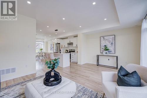 99 Crimson Forest Drive, Vaughan, ON - Indoor Photo Showing Living Room
