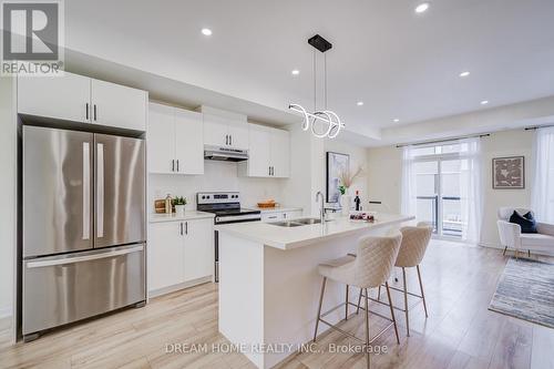 99 Crimson Forest Drive, Vaughan, ON - Indoor Photo Showing Kitchen With Double Sink With Upgraded Kitchen