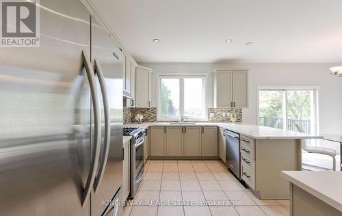 70 Silvervalley Drive, Caledon, ON - Indoor Photo Showing Kitchen