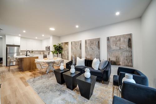 11121  62 St Nw, Edmonton, AB - Indoor Photo Showing Living Room