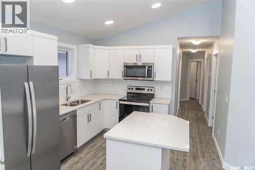 366 Stehwien Street, Saskatoon, SK - Indoor Photo Showing Kitchen With Double Sink With Upgraded Kitchen