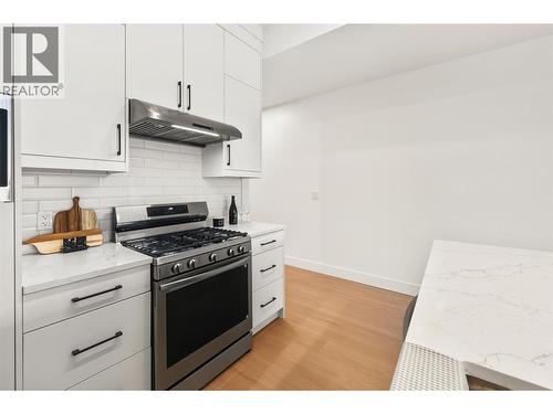 194 Maple Place Unit# 4, Oliver, BC - Indoor Photo Showing Kitchen