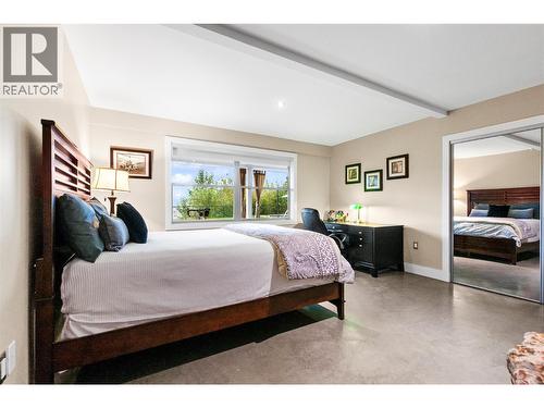 3005 Juniper Drive, Penticton, BC - Indoor Photo Showing Bedroom