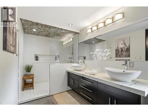 3005 Juniper Drive, Penticton, BC - Indoor Photo Showing Bathroom