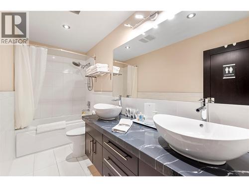 3005 Juniper Drive, Penticton, BC - Indoor Photo Showing Bathroom