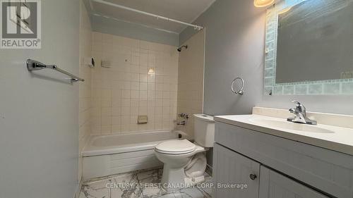 8 - 45 Gatewood Place, London East (East A), ON - Indoor Photo Showing Bathroom