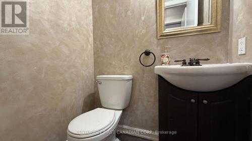 8 - 45 Gatewood Place, London East (East A), ON - Indoor Photo Showing Bathroom