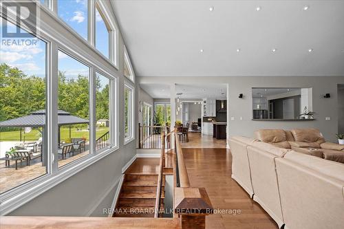 1610 Linkland Court, Ottawa, ON - Indoor