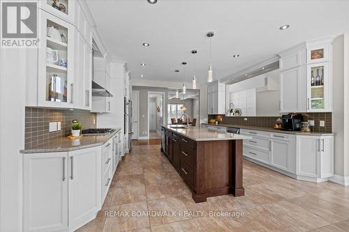 1610 Linkland Court, Ottawa, ON - Indoor Photo Showing Kitchen With Upgraded Kitchen