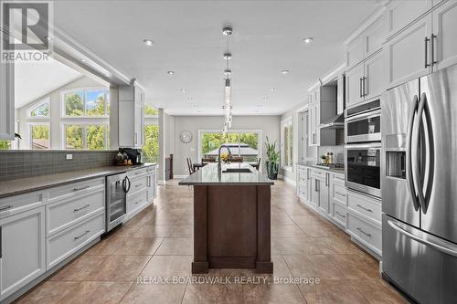 1610 Linkland Court, Ottawa, ON - Indoor Photo Showing Kitchen With Stainless Steel Kitchen With Upgraded Kitchen