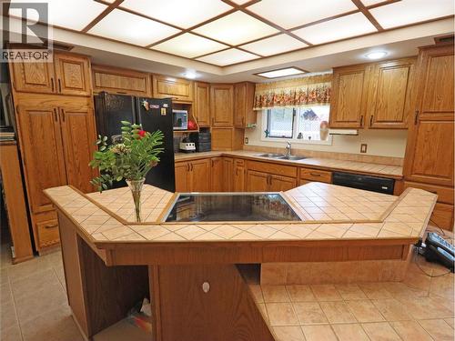 179/173 Chase Road, Christina Lake, BC - Indoor Photo Showing Kitchen With Double Sink