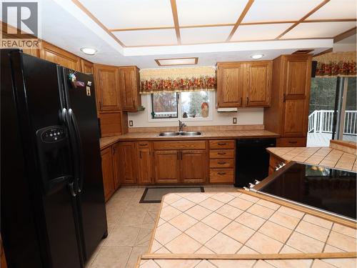 179/173 Chase Road, Christina Lake, BC - Indoor Photo Showing Kitchen With Double Sink